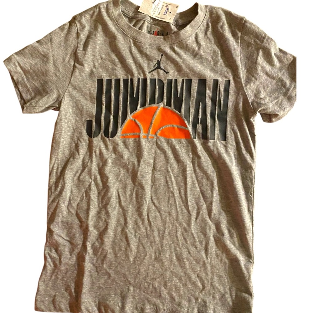 Boys Jordan gray T-Shirt size M